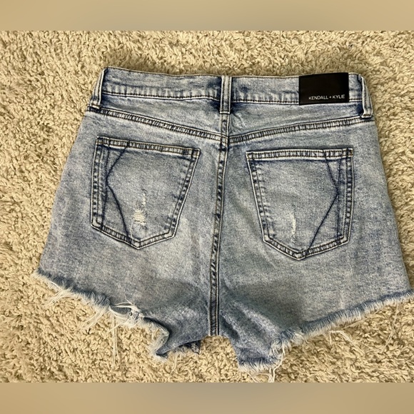 Women’s 9/29 Kendall + Kylie High-Rise Distressed Shorts - Picture 2 of 5